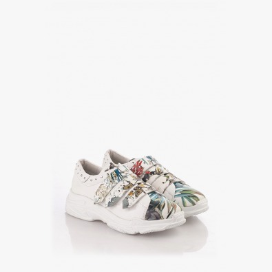 Спортни дамски обувки в бяло с цветен принт